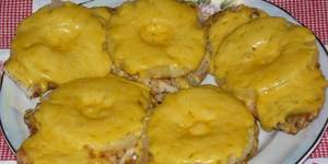Baked chicken fillet with pineapples and cheese