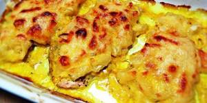 Baked chicken breasts with pineapple and cheese