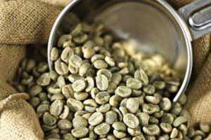 Green coffee contains fewer calories in its beans than regular coffee.