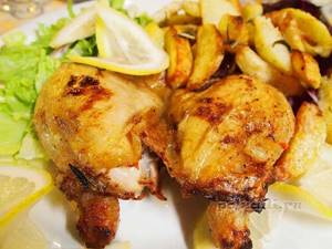 fried chicken with potatoes, herbs and lemon