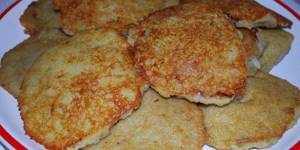 Fried pancakes stuffed with minced meat and cheese