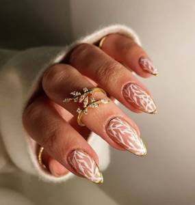 golden manicure
